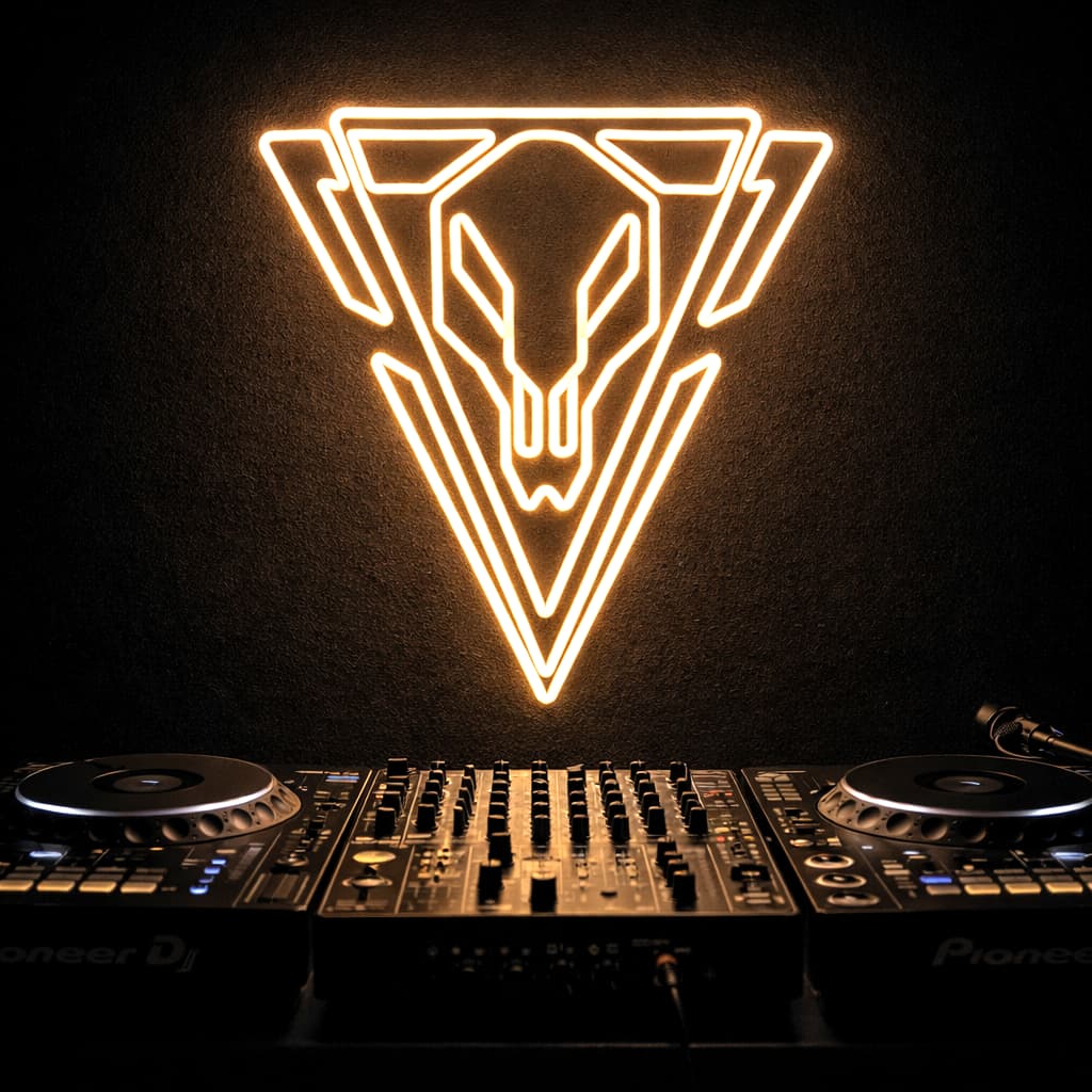 Maatwerk LED neon project DJ Booth Logo door Living Lumen