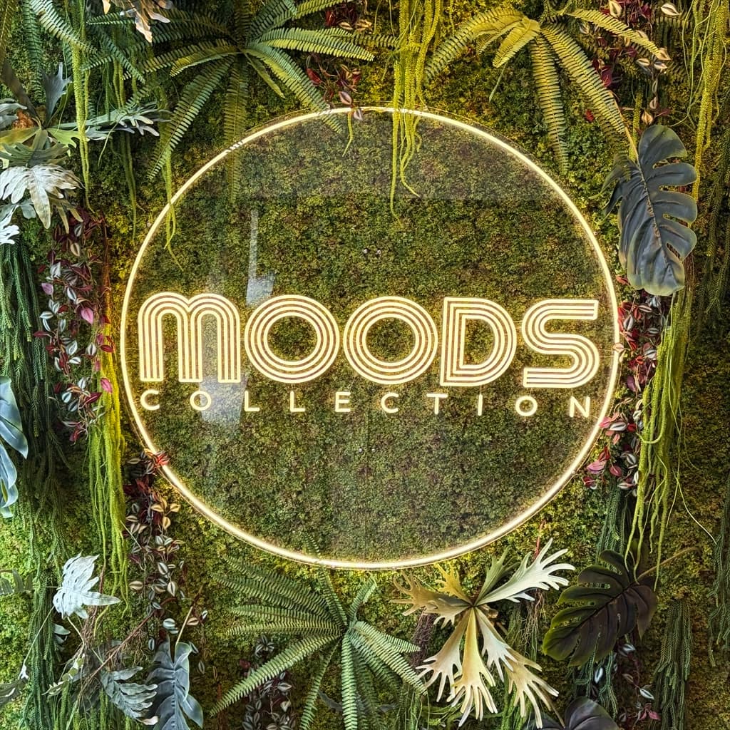 Maatwerk LED neon project Moods Collection Moswand door Living Lumen