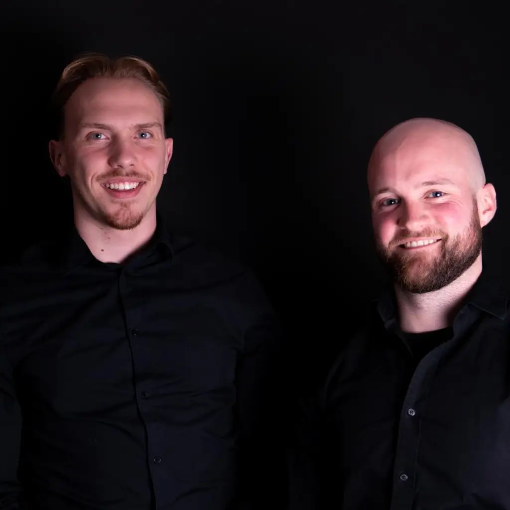 Luca en Luuk, oprichters van Living Lumen, gespecialiseerd in maatwerk neon en LED verlichting.