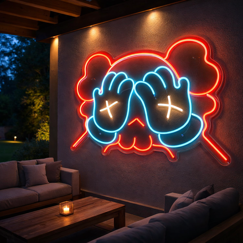 Kunstzinnig LED neon design onder overkapping in tuin