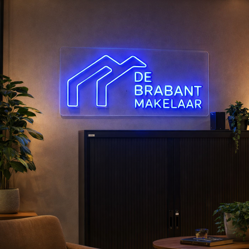 Blauw LED neon logo van De Brabant Makelaar in modern kantoor