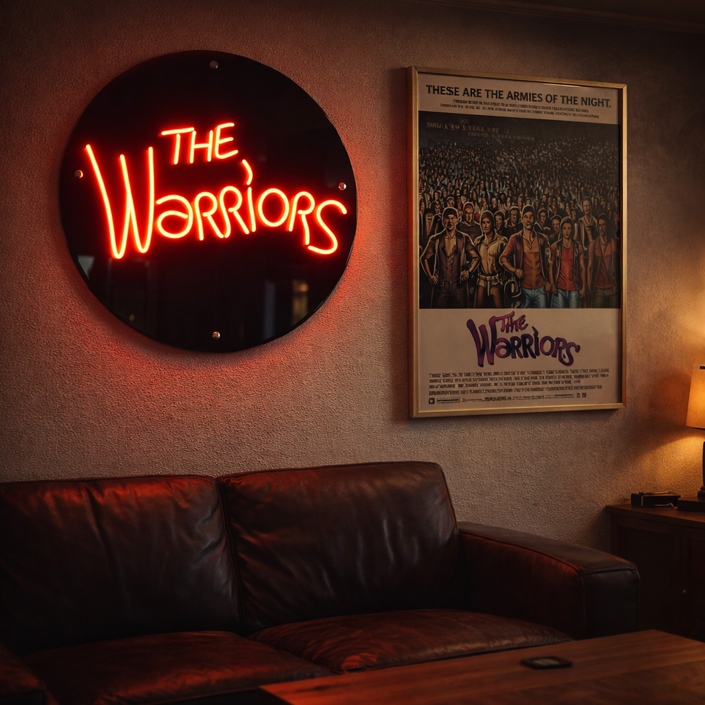 LED neon sign The Warriors in mancave met film poster en sfeervolle verlichting